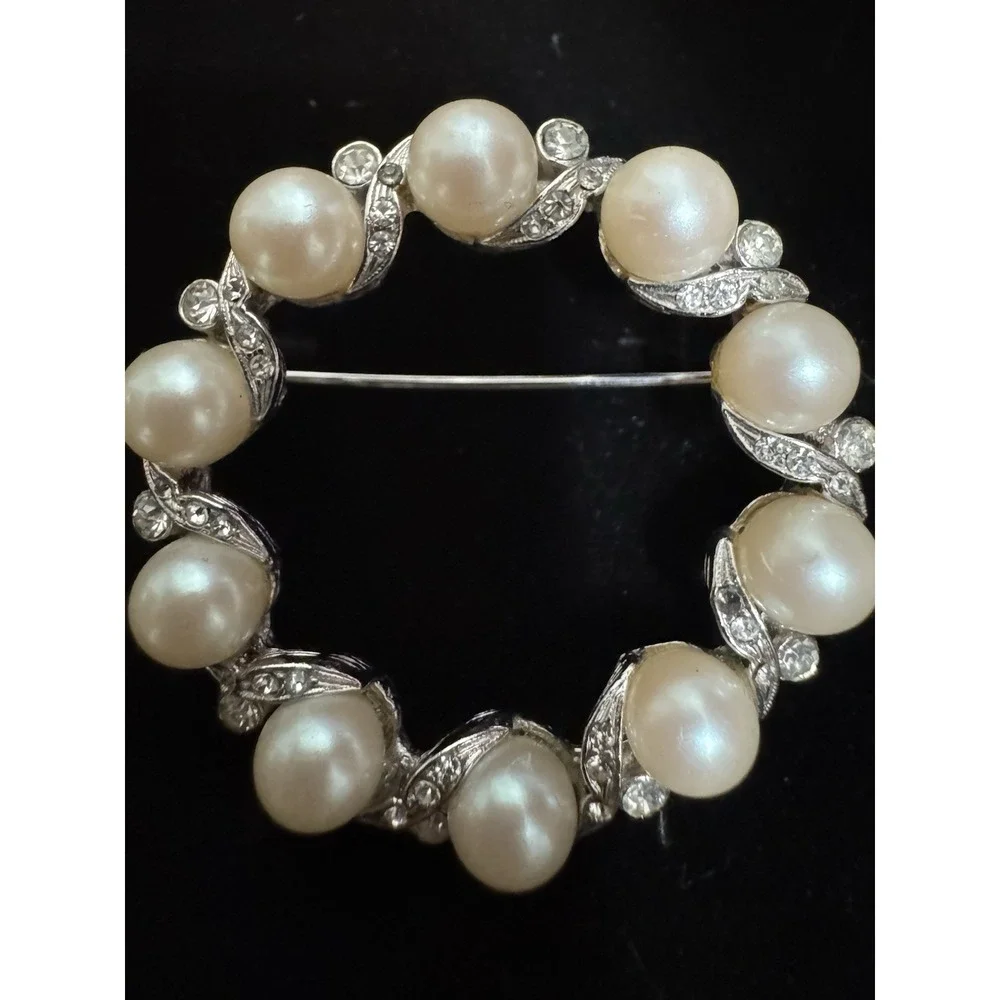 Vintage Jewelry Faux Pearl‎ Clear Rhinestones Leaves Pin Brooch. 1711